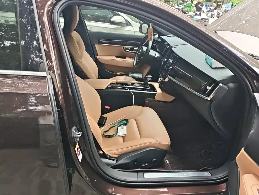 Volvo S90 — миниатюра 8