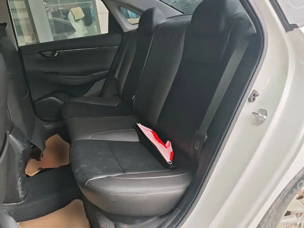 Hyundai Elantra — миниатюра 17