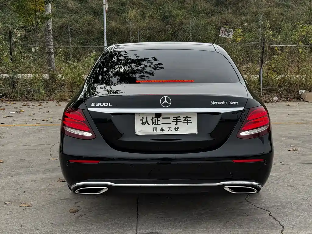 Mercedes-Benz E-Class — миниатюра 8