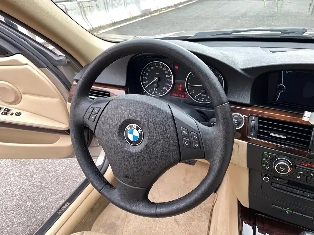 BMW 3 Series 3 2010 320i Luxury
