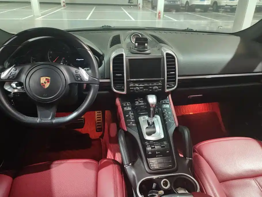 Porsche Cayenne — миниатюра 12