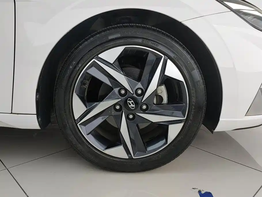 Hyundai Elantra — миниатюра 6