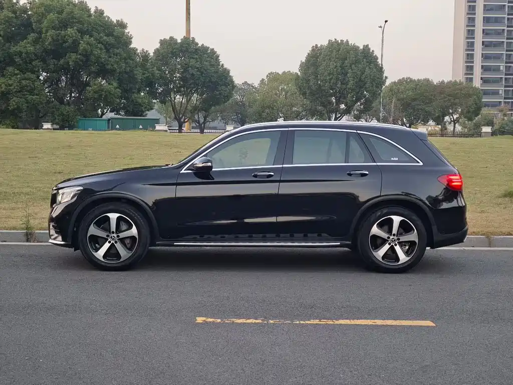 MERCEDES-BENZ GLC