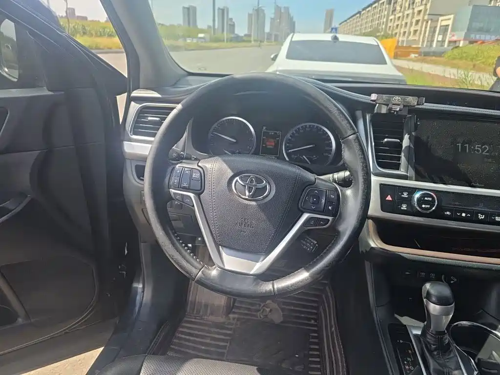 Toyota Highlander — миниатюра 6
