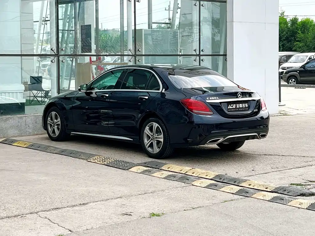 Mercedes-Benz C-Class — миниатюра 6