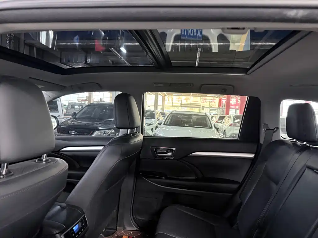 Toyota Highlander — миниатюра 12