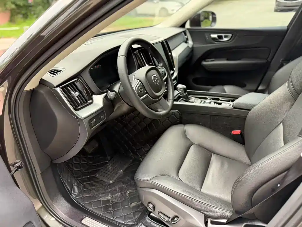 Volvo XC60 2019 T5 V