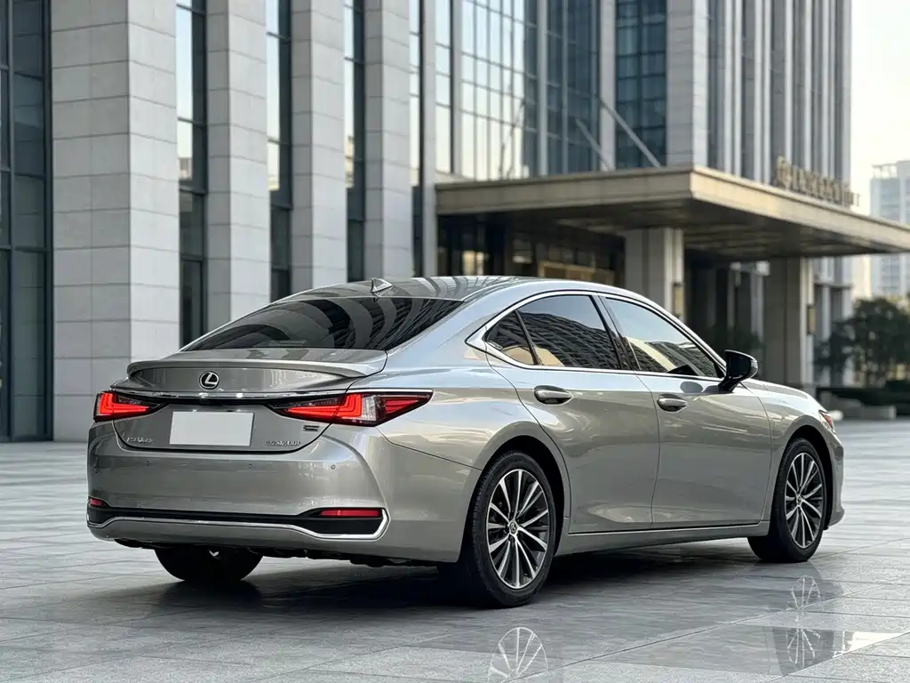 Lexus ES — миниатюра 7
