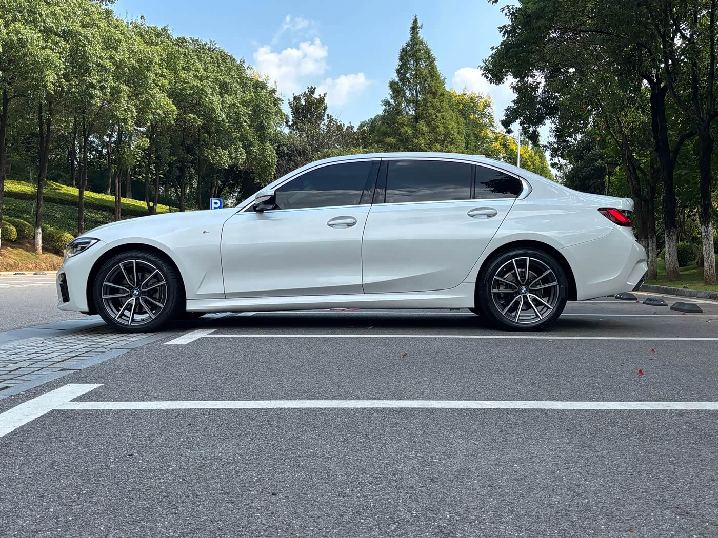 BMW 3 Series 2.0 л 2022 г. Белый, пробег 47000 км