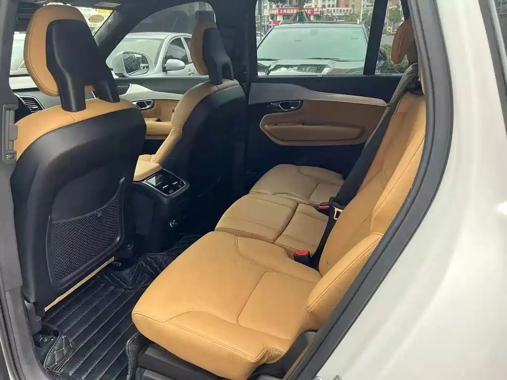 Volvo XC90 2017 T6 5 мест