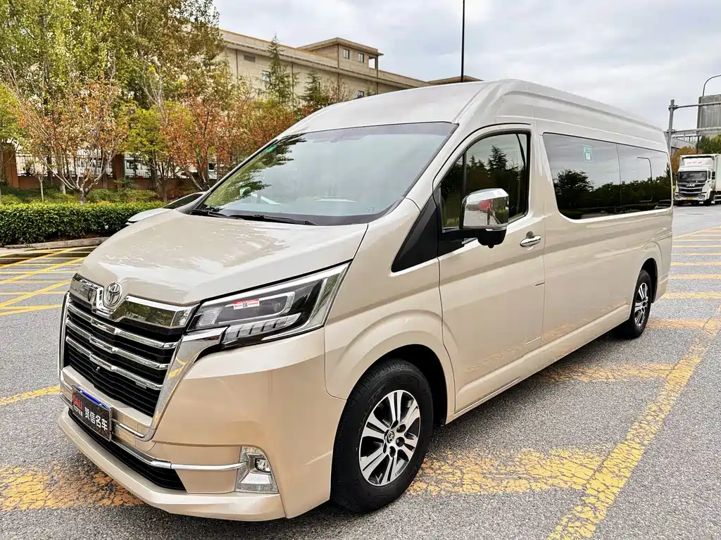 Toyota Hiace 2022