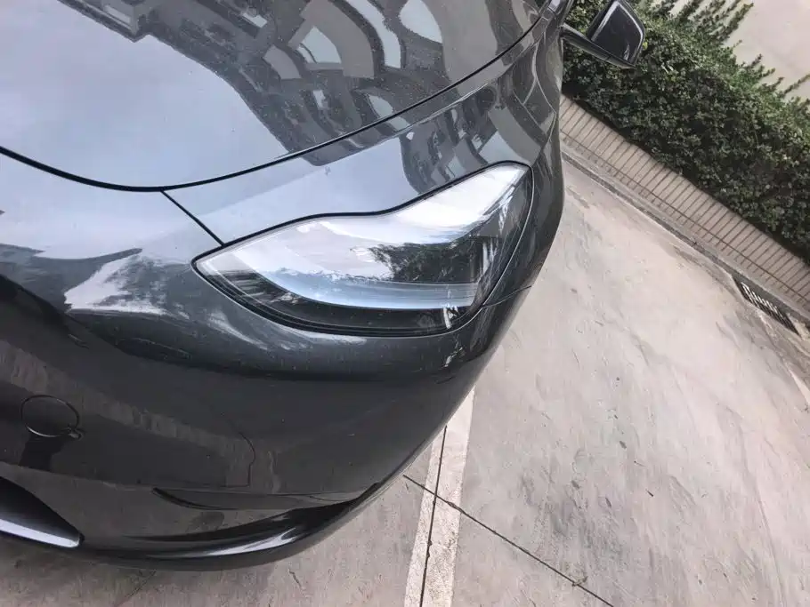 Tesla Model Y — миниатюра 5