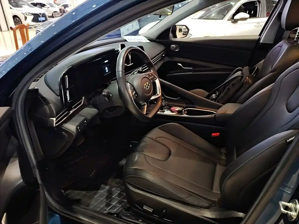 Hyundai Elantra — миниатюра 11