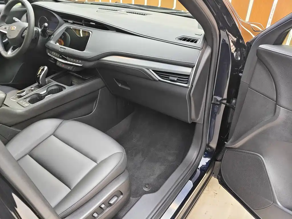 Cadillac XT4 2021 28T Lead