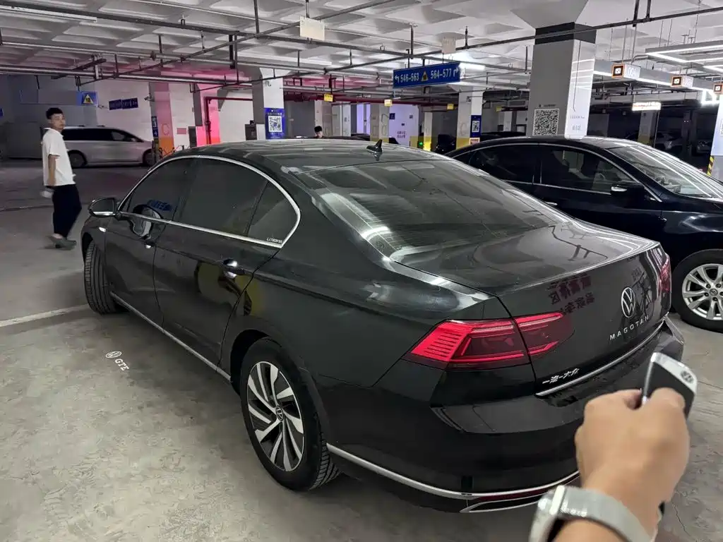 Volkswagen Magotan PHEV — миниатюра 4