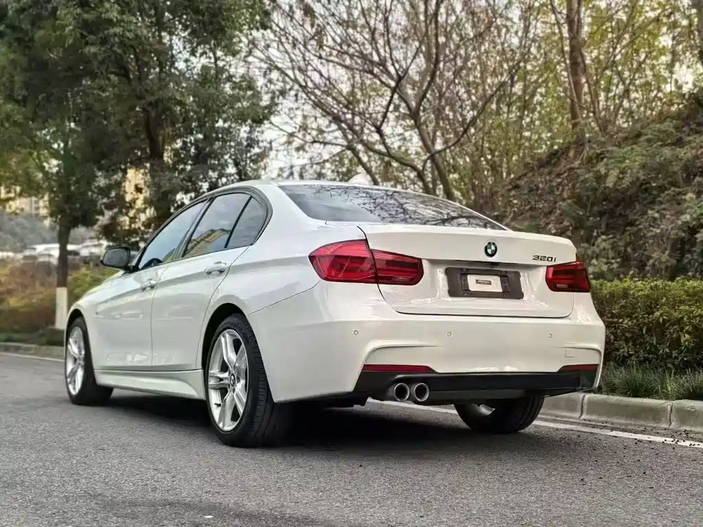 BMW 3 SERIES