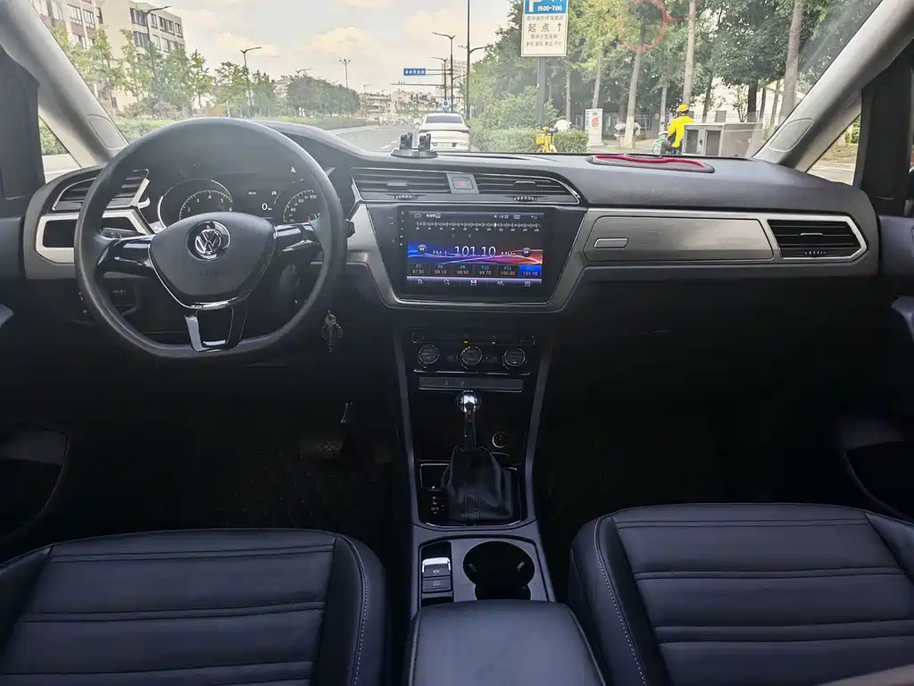 Volkswagen Touran — миниатюра 13
