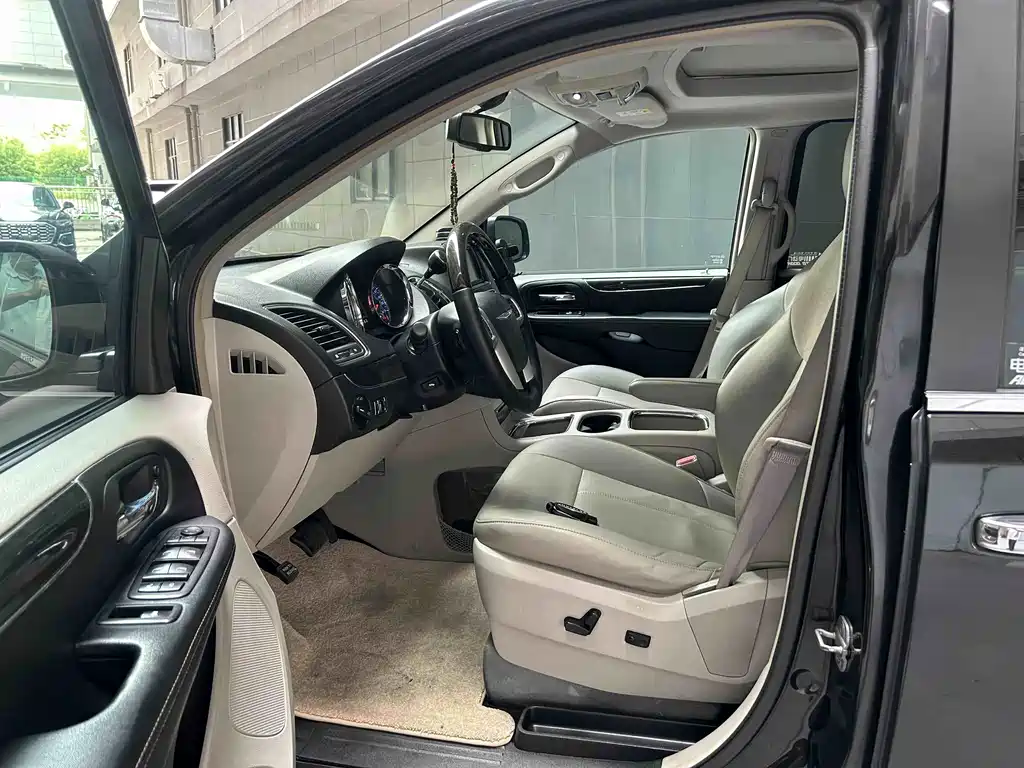 Chrysler Grand Voyager (Import) — миниатюра 19