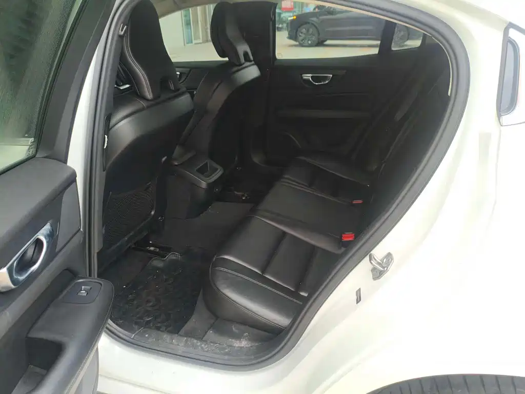 Volvo S60 2022 B4 Luxury