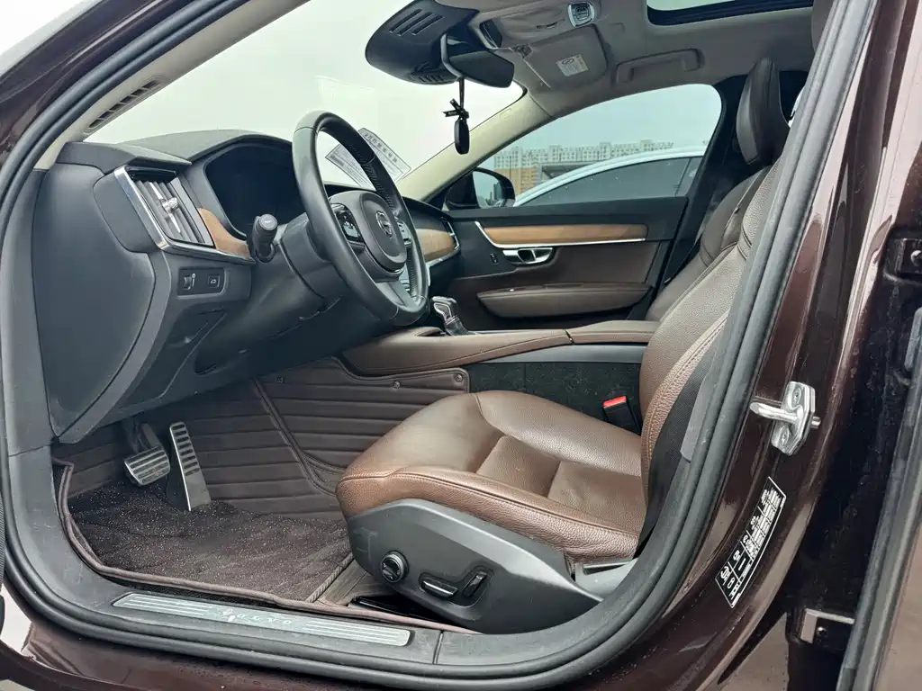 Volvo S90 — миниатюра 7