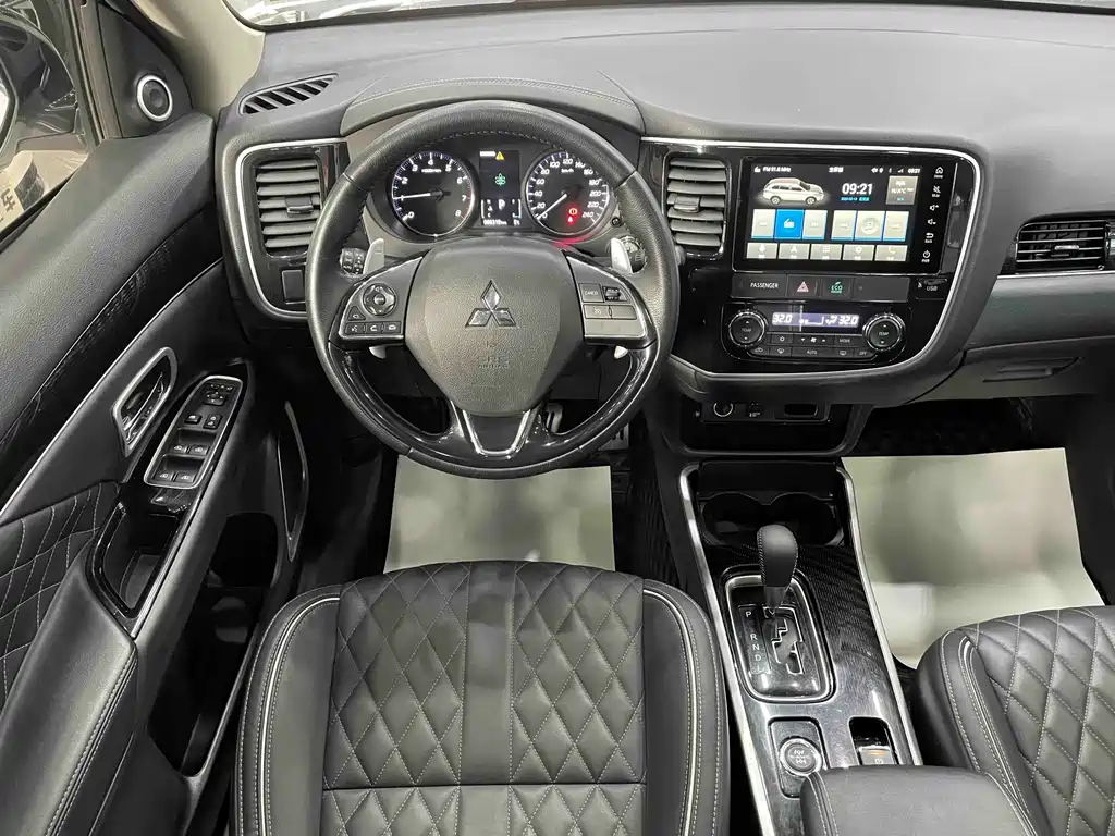 MITSUBISHI OUTLANDER