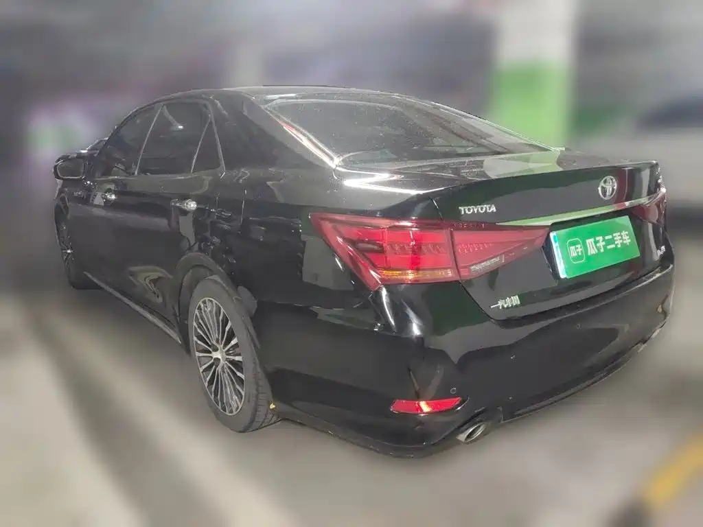 Toyota Crown — миниатюра 4