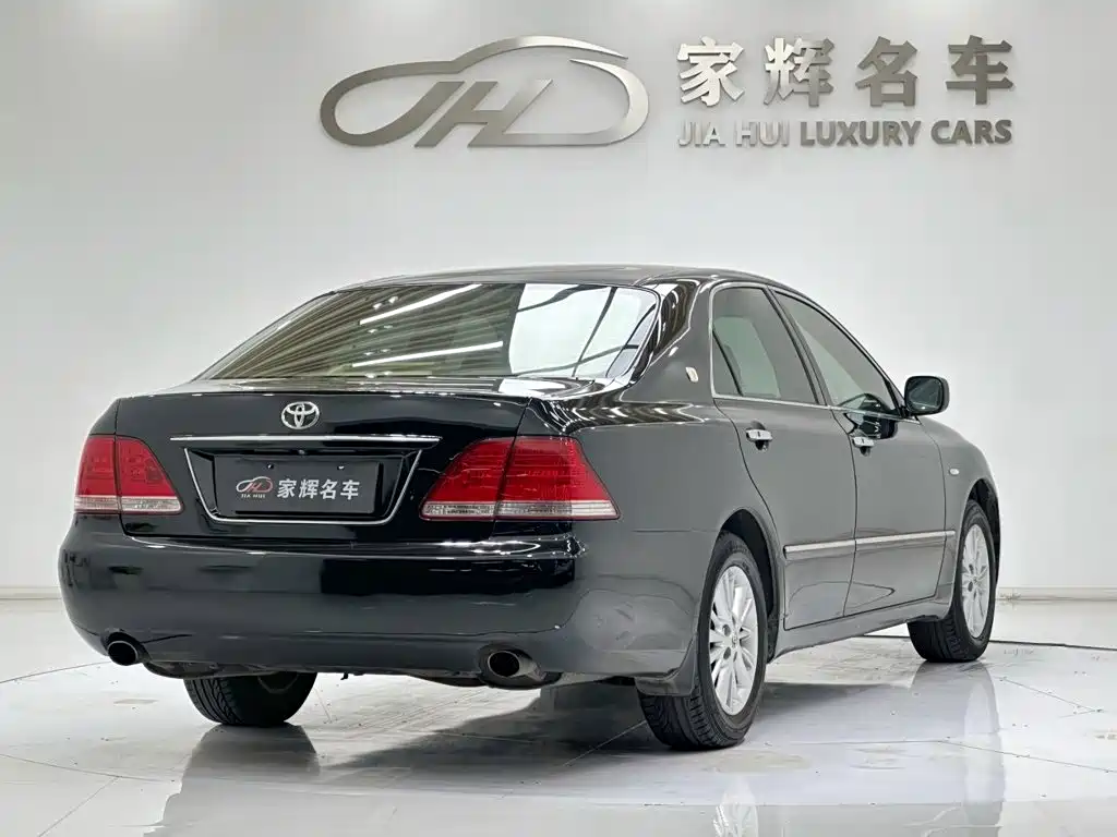 Toyota Crown — миниатюра 7