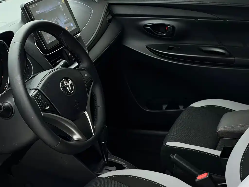 TOYOTA YARIS L ZHIXUAN