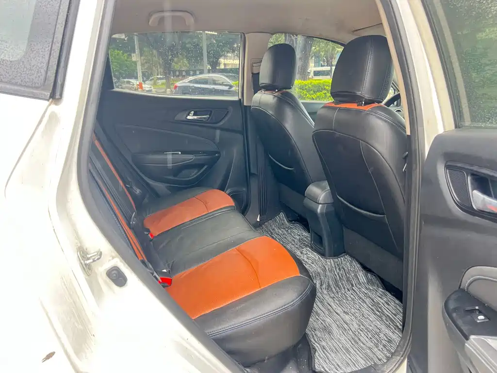 Changan CS15EV — миниатюра 15
