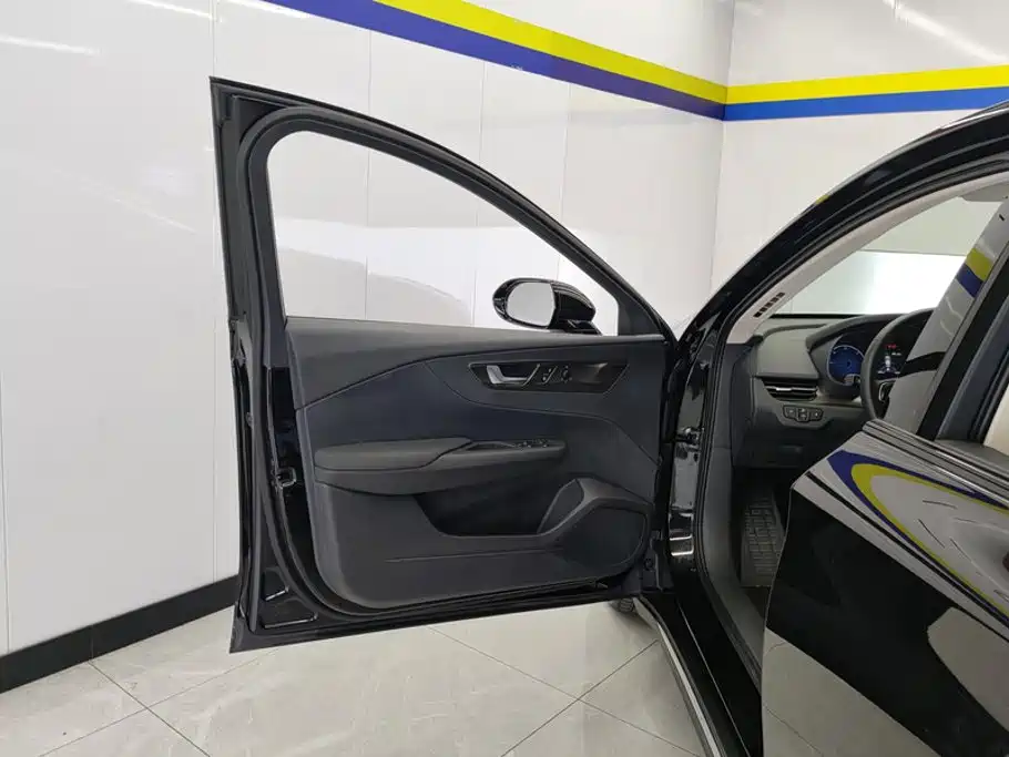 Hongqi Hongqi E-QM5 — миниатюра 7