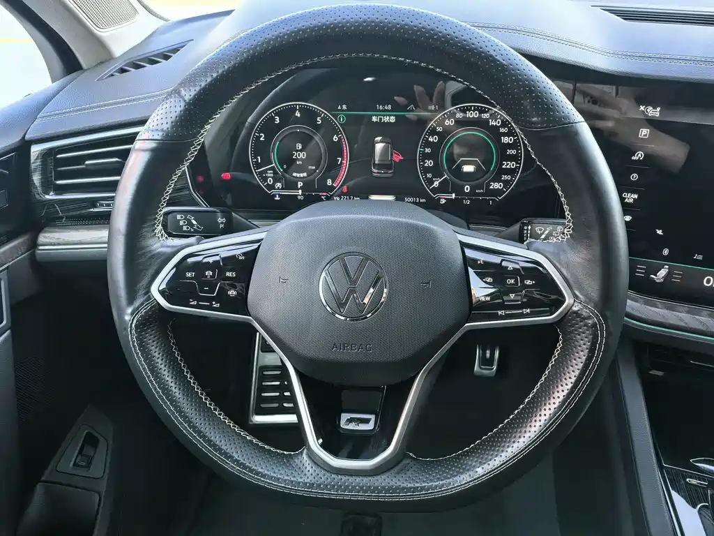 VOLKSWAGEN TOUAREG