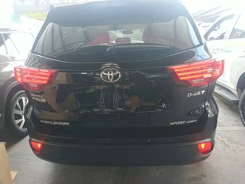 Toyota Highlander 2015 2.0T Luxury 7 мест