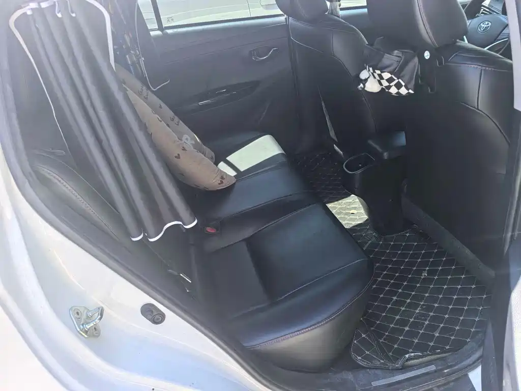 Toyota Yaris L — миниатюра 3
