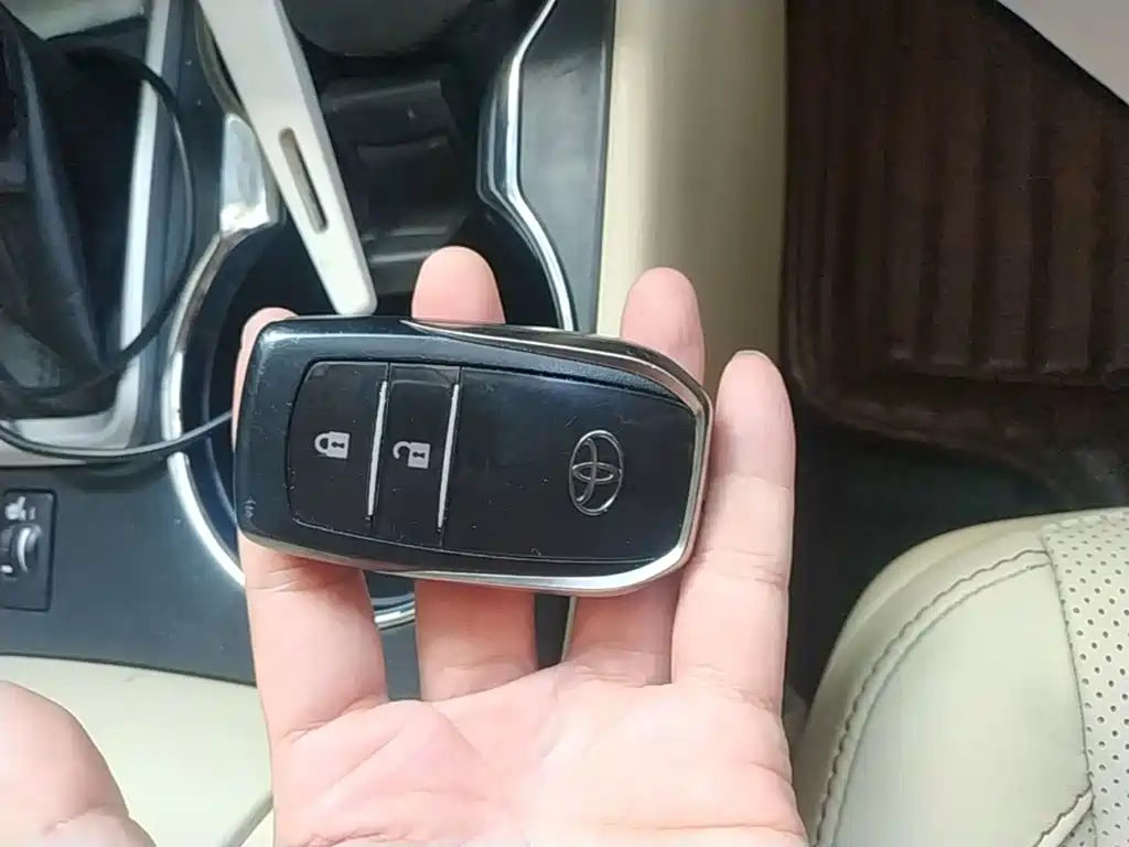 Toyota Highlander 2015 2.0T Luxury 7 мест