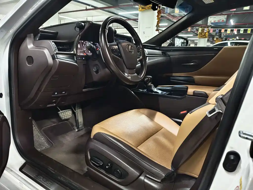 Lexus ES 2018 200 V