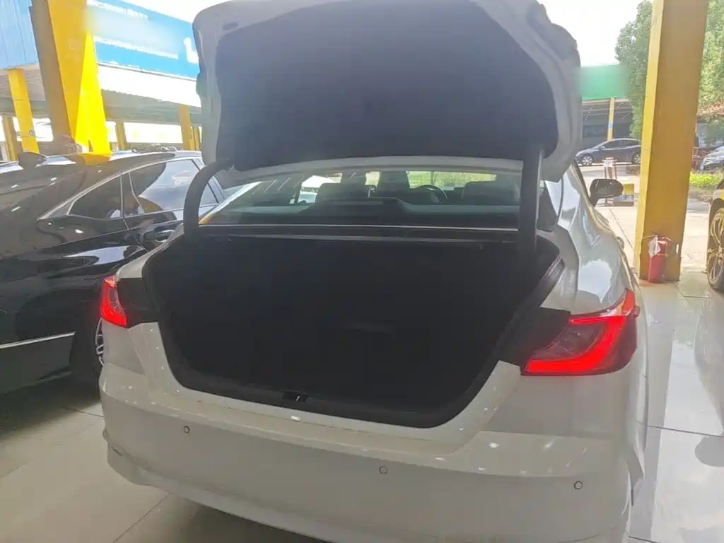 Toyota Camry — миниатюра 19
