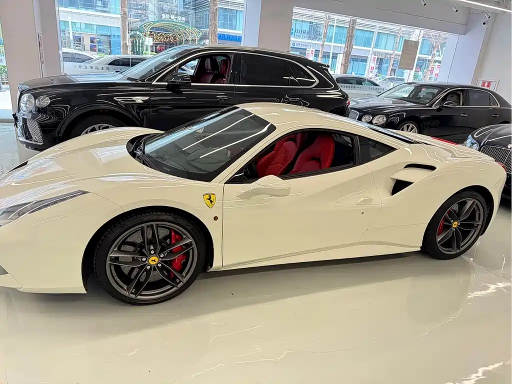 FERRARI 488
