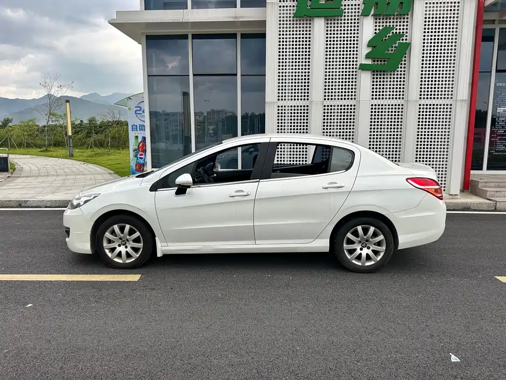 PEUGEOT  308