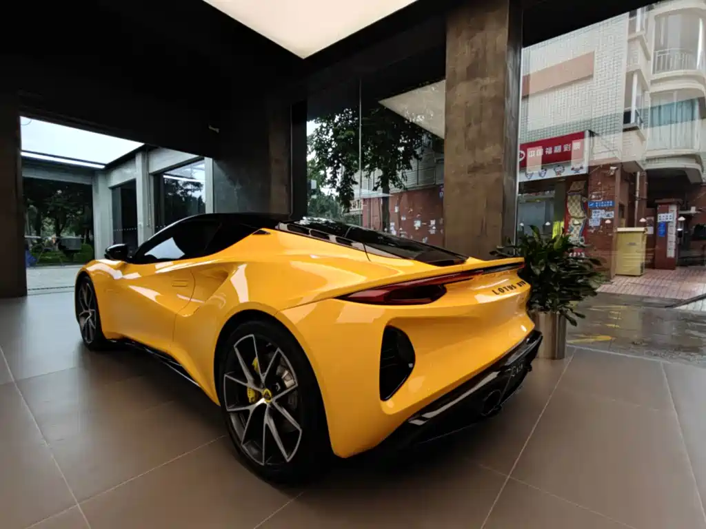 Lotus Emira 3.5T V6 Manual First Edition, фото 4