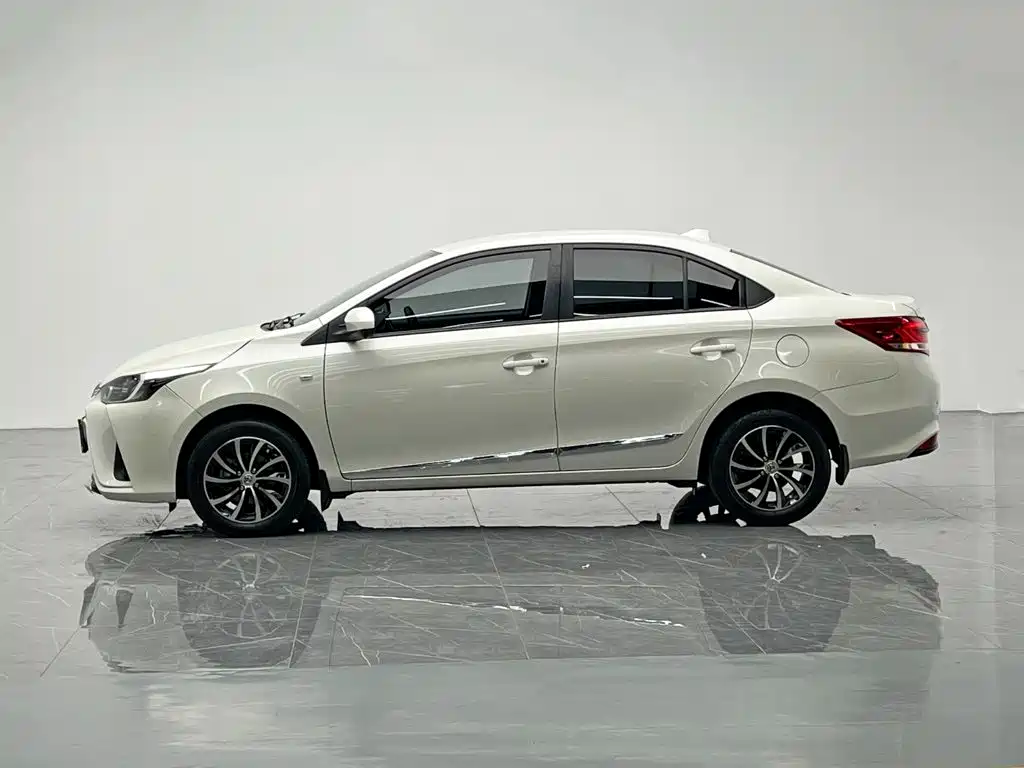 Toyota Yaris L — миниатюра 3
