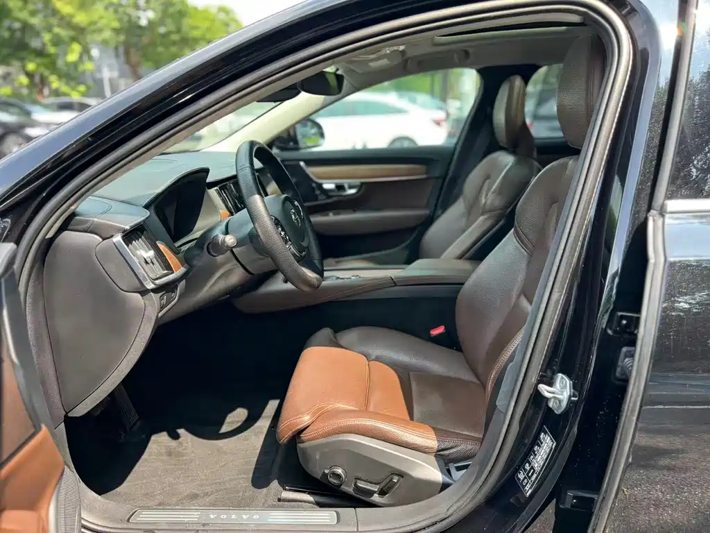 Volvo S90 — миниатюра 6