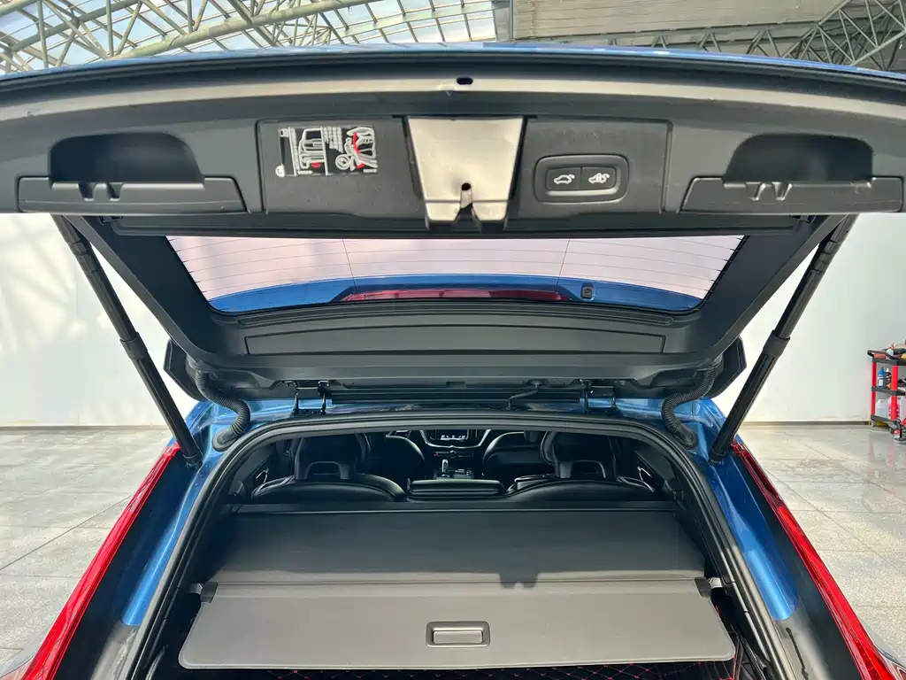 VOLVO XC60 PLUG IN HYBRID