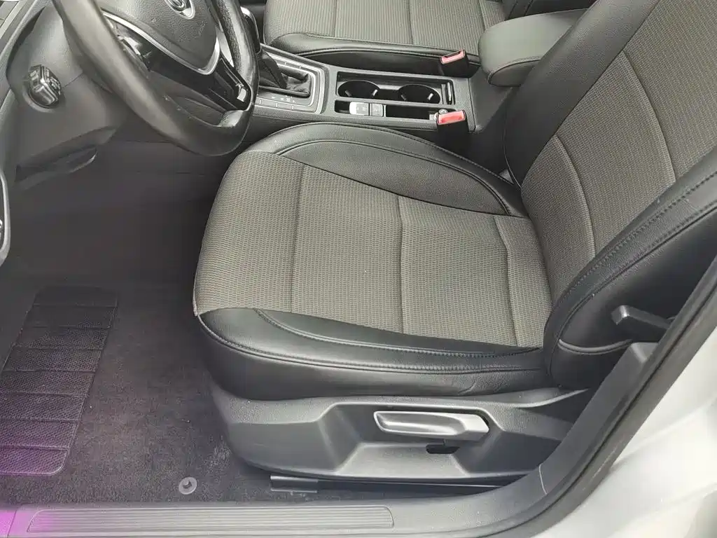 Volkswagen Golf — миниатюра 20