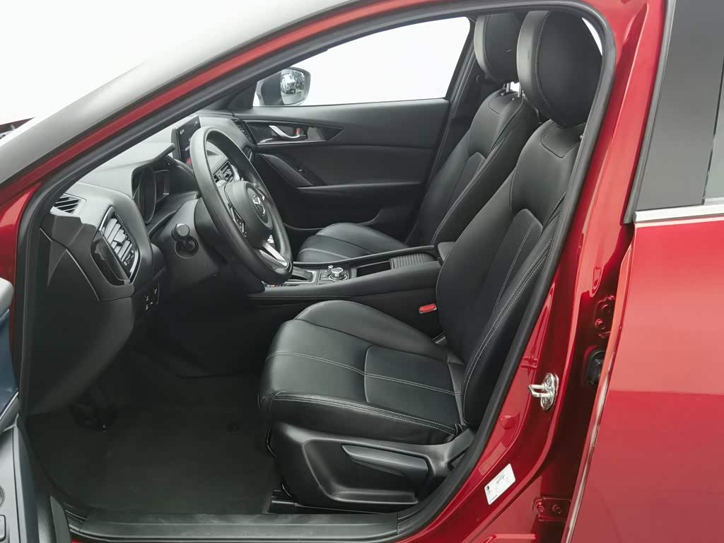 Mazda CX-4 2.0 л 2022 г. красный/фиолетовый, пробег 9300 км
