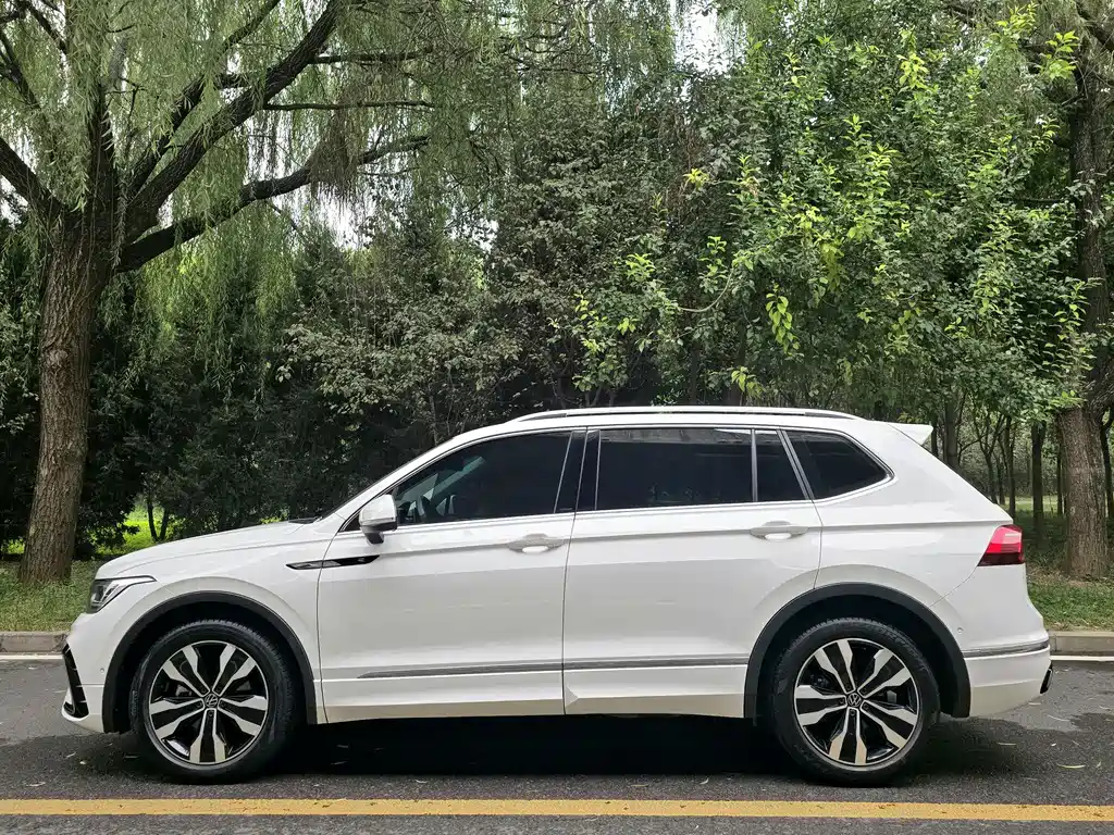 Volkswagen Tiguan L L 2022 330TSI AT R-Line