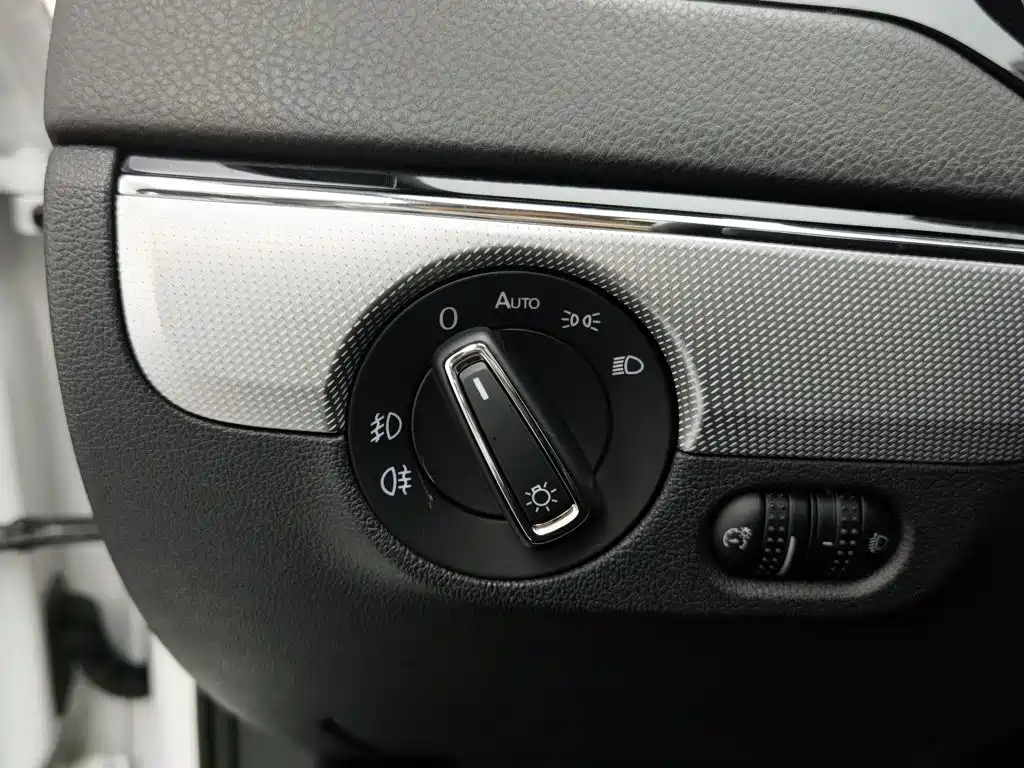 Volkswagen Sagitar — миниатюра 21