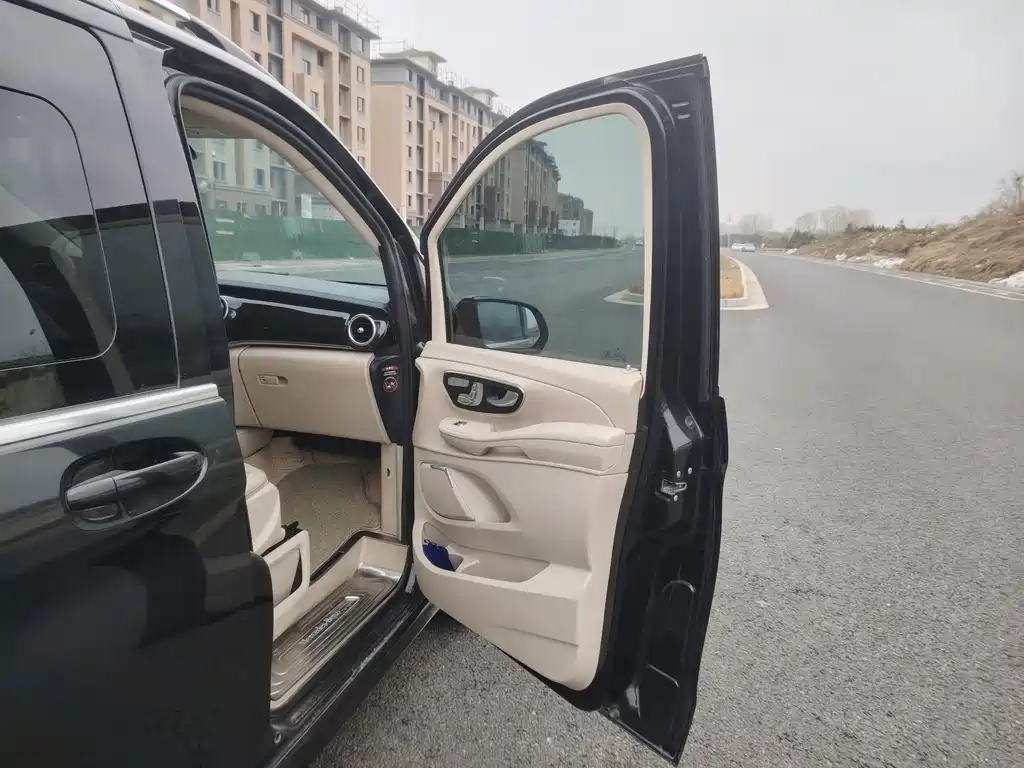 MERCEDES-BENZ V CLASS