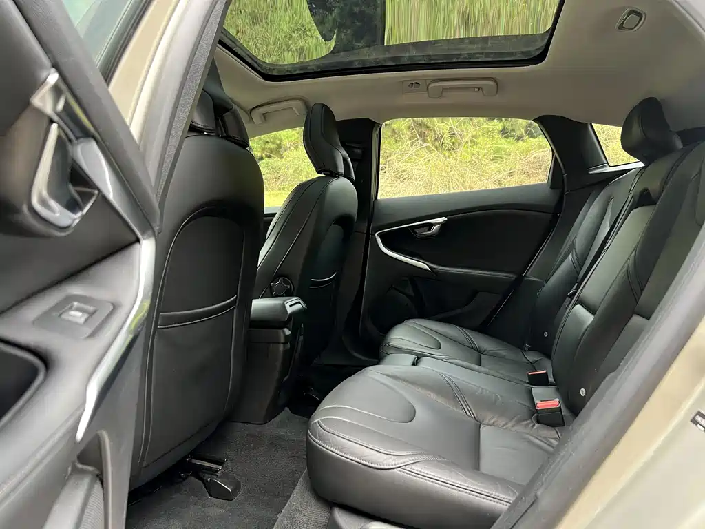 Volvo V40 — миниатюра 9