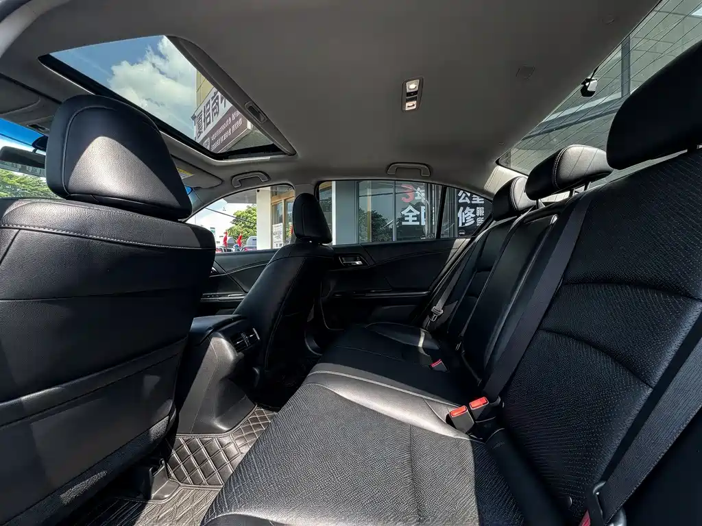 Honda Accord — миниатюра 12