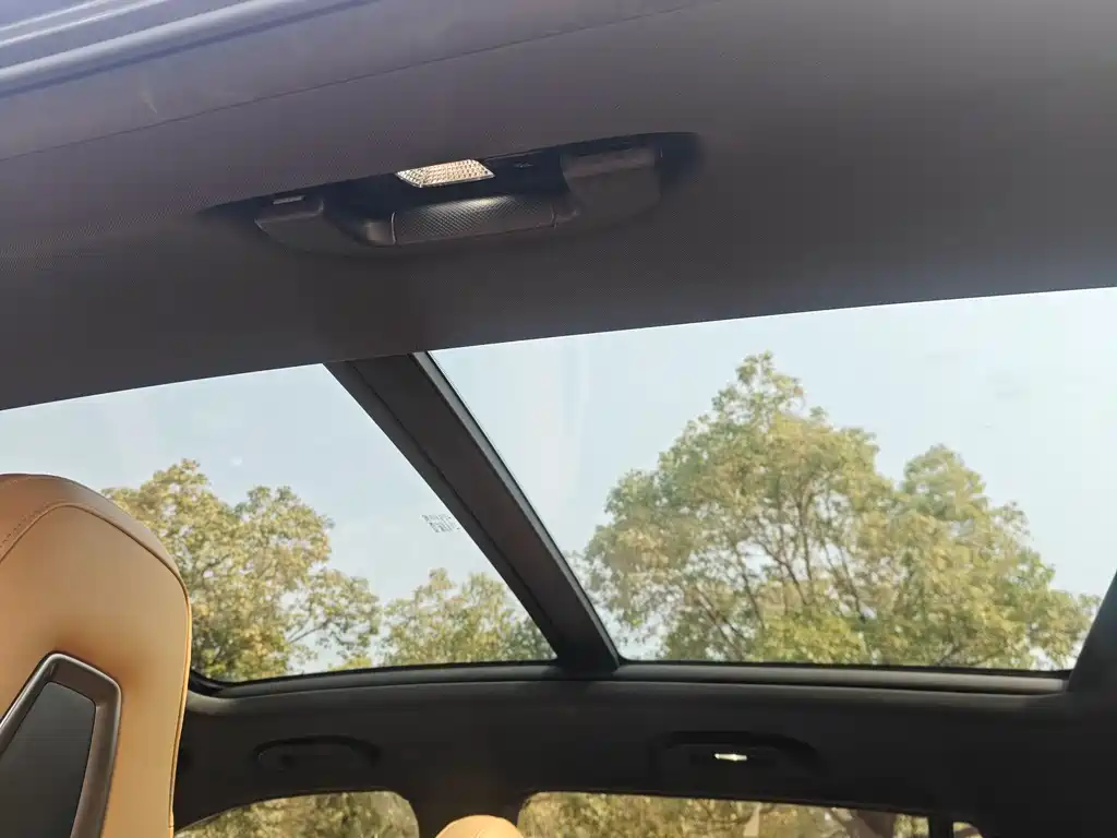 ROEWE RX5 NEW ENERGY